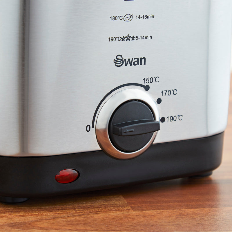 Close up of the Swan 1.5 Litre Stainless Steel Fryer's temperature controls ranging from 0 to 190C